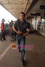 Ronit Roy leave for IIFA Colombo in Mumbai Airport on 1st June 2010  (7).JPG
