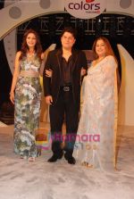 Sonali Bendre, Kiron Kher, Sajid Khan at India_s Most Wanted press meet in Lalit Hotel on 1st June 2010 (14).JPG