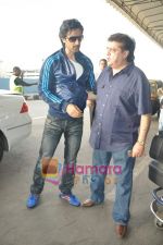 Kunal Kapoor leave for IIFA Colombo in Mumbai Airport on 2nd June 2010 (5).JPG