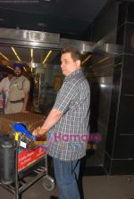 Ramesh Taurani leave for IIFA Colombo in Mumbai Airport on 2nd June 2010 (2).JPG