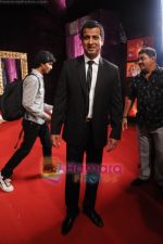 Ronit Roy at Star Parivaar Awards 2010 red carpet on 3rd June 2010.JPG