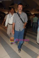 Rajkumar Hirani arrive back from IIFA in Mumbai Airport on 6th June 2010 (3).JPG