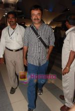 Rajkumar Hirani arrive back from IIFA in Mumbai Airport on 6th June 2010 (5).JPG