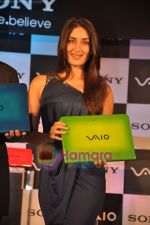 Kareena Kapoor unveils latest Sony Vaio series Laptop in ITC Grand Central, Mumbai on 8th June 2010 (18).JPG