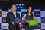 Kareena Kapoor unveils latest Sony Vaio series Laptop in ITC Grand Central, Mumbai on 8th June 2010 (22).JPG