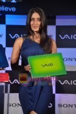 Kareena Kapoor unveils latest Sony Vaio series Laptop in ITC Grand Central, Mumbai on 8th June 2010 (23).JPG