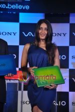Kareena Kapoor unveils latest Sony Vaio series Laptop in ITC Grand Central, Mumbai on 8th June 2010 (31).JPG