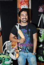 Rannvijay Singh at the launch of MTV Wildcraft - range of bags and adventure gear in Bandra on 21st July 2010 (5).JPG