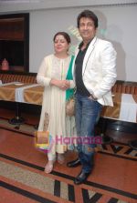 Shekhar Suman at Designer Rajesh Aiya ties up with Alka Suman in Fariyas on Colaba on 21st July 2010 (13).JPG