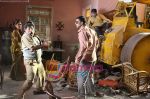Akshay & Johnny Lever in the still from movie Khatta Meetha (16).jpg