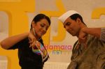 Akshay Kumar & Trisha in the still from movie Khatta Meetha (9).JPG