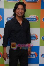 Shaan promote film Aashayein in Radio City on 23rd July 2010 (9).JPG
