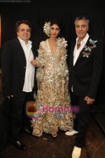 Abu Jani & Sandeep Khosla with Shweta Nanda at Abu Jani and Sandeep Khosla present _ALMOST 24_ at the Grand Finale at Delhi Couture Week on 25th July 2010.jpg