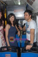 Emraan Hashmi, Prachi Desai travel by bus to promote Once upon a time in Mumbai in Curchgate, Mumbai on 29th July 2010 (42).JPG
