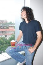 Imtiaz Ali kidnapped and trapped as a groom to promote film Antardwand in PVR, Juhu on 2nd Aug 2010 (64).JPG