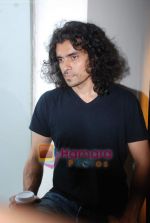 Imtiaz Ali kidnapped and trapped as a groom to promote film Antardwand in PVR, Juhu on 2nd Aug 2010 (70).JPG