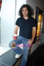 Imtiaz Ali kidnapped and trapped as a groom to promote film Antardwand in PVR, Juhu on 2nd Aug 2010 (72).JPG
