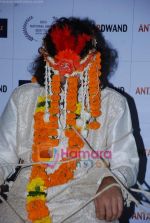 Imtiaz Ali kidnapped and trapped as a groom to promote film Antardwand in PVR, Juhu on 2nd Aug 2010 (7).JPG