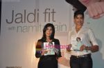 Deepika Padukone unveils Namita Jain Jaldi Fit Book in Taj Land_s Land, Bandra, Mumbai on 4th Aug 2010 (19).JPG