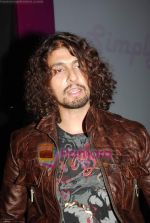 Sonu Nigam at Reliance Mobile 3G tie up with Universal Music in Trident on 4th Aug 2010 (3).JPG