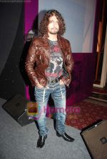 Sonu Nigam at Reliance Mobile 3G tie up with Universal Music in Trident on 4th Aug 2010 (7).JPG