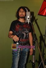 Sonu Nigam at the Song recording of first 3D film Bo Mamo with ten singer in Aadersh Shrivastava studio, Juhu on 4th Aug 2010 (20).JPG