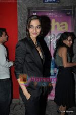 Sonam Kapoor at Aisha film premiere in PVR, Juhu on 5th Aug 2010 (10).JPG