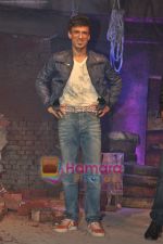 Rahul Dev at Fear Factor launch in Filmistan, Mumbai on 6th Aug 2010 (44).JPG