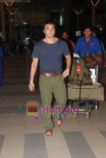 Sohail Khan snapped after music launch in Delhi in Airport on 7th Aug 2010 (2).JPG