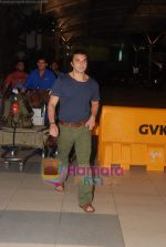 Sohail Khan snapped after music launch in Delhi in Airport on 7th Aug 2010 (6).JPG
