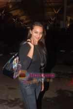 Sonakshi Sinha snapped after music launch in Delhi in Airport on 7th Aug 2010 (15).JPG
