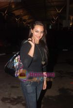 Sonakshi Sinha snapped after music launch in Delhi in Airport on 7th Aug 2010 (8).JPG