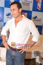 Saif Ali Khan at a promotional Head and Shoulders event on 10th Aug 2010 (57).JPG