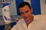 Saif Ali Khan at a promotional Head and Shoulders event on 10th Aug 2010 (63).JPG