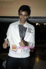 Abhijeet Sawant promote Indian Idol in Inorbit Mall  Malad , Mumbai on 11th Aug 2010 (13).JPG
