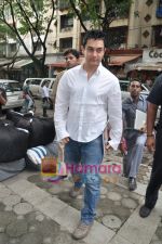 Aamir Khan watch Peepli live in Pixion,Bandra, Mumbai on 12th Aug 2010 (5).JPG