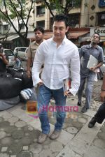 Aamir Khan watch Peepli live in Pixion,Bandra, Mumbai on 12th Aug 2010 (6).JPG