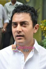 Aamir Khan watch Peepli live in Pixion,Bandra, Mumbai on 12th Aug 2010 (9).JPG