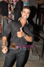 Sahil Khan at the launch of Starweek 1st anniversary Issue in Cest La Vie on 13th Aug 2010 (69).JPG