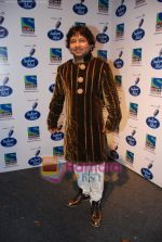 Kailash Kher on the sets of Indian Idol in Filmistan on 14th Aug 2010 (2).JPG