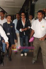 Shahrukh Khan snapped at Mumbai airport  on 14th Aug 2010 (11).JPG