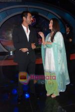 Kareena Kapoor, Arjun Rampal Promote We Are Family movie on the sets of India_s Got Talent in Filmcity on 23rd Aug 2010 (4).JPG