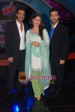 Kareena Kapoor, Karan Johar, Arjun Rampal Promote We Are Family movie on the sets of India_s Got Talent in Filmcity on 23rd Aug 2010 (7).JPG