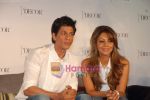 Shahrukh Khan and Gauri Khan the brand ambassadors for DDECOR furnishings in Taj Land_s End on 25th Aug 2010 (54).JPG