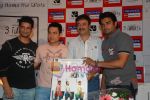 Aamir Khan, Rajkumar Hirani, Madhavan, Sharman Joshi at 3 Idiots DVD launch in Grand Hyatt on 27th Aug 2010 (7).JPG