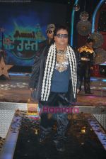 Bappi Lahiri on the sets of Chote Ustaad on 30th Aug 2010 (6).JPG