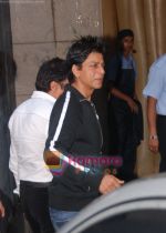 Shahrukh Khan spotted entering D-decor private party in Hyatt Regency, Mumbai on 30th Aug 2010 (5).JPG