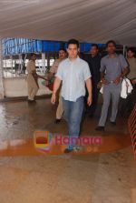 Aamir Khan snapped at Novotel Hotel in Juhu on 31st Aug 2010 (6).JPG