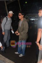 Shahrukh Khan snapped as he returns from Kolkatta on 31st Aug 2010 (7).JPG