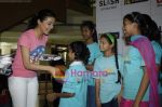 Surveen Chawla at Set Up 3-d promotional event with Akanksha kids in Inorbit, Malad on 1st Sept 2010 (27).JPG